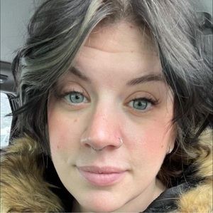 Meet your Posher, Alyson